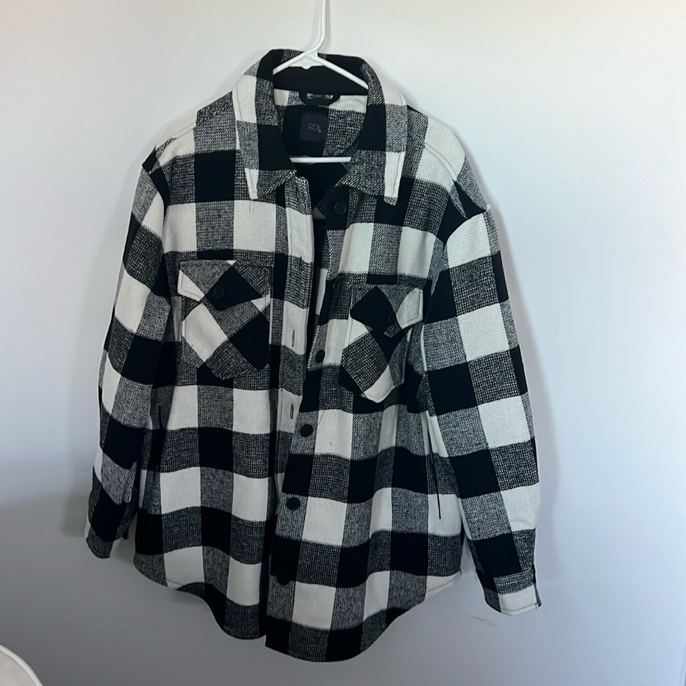 Great oversized shacket in black and white check size XL